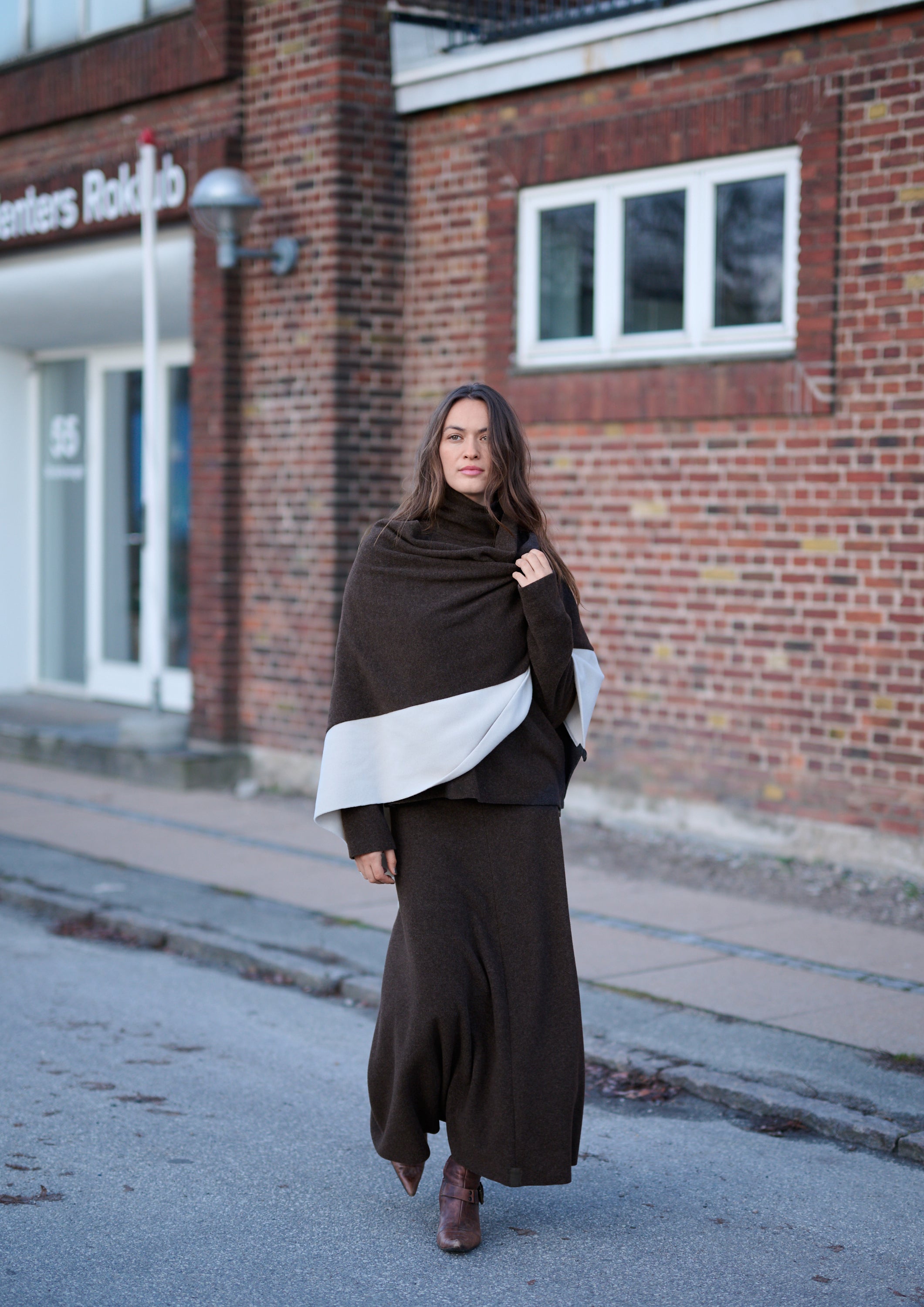 HENRIETTE STEFFENSEN COPENHAGEN 2 COLORED PONCHO - 4068 PONCHOS CHOKOLATE/KIT 200