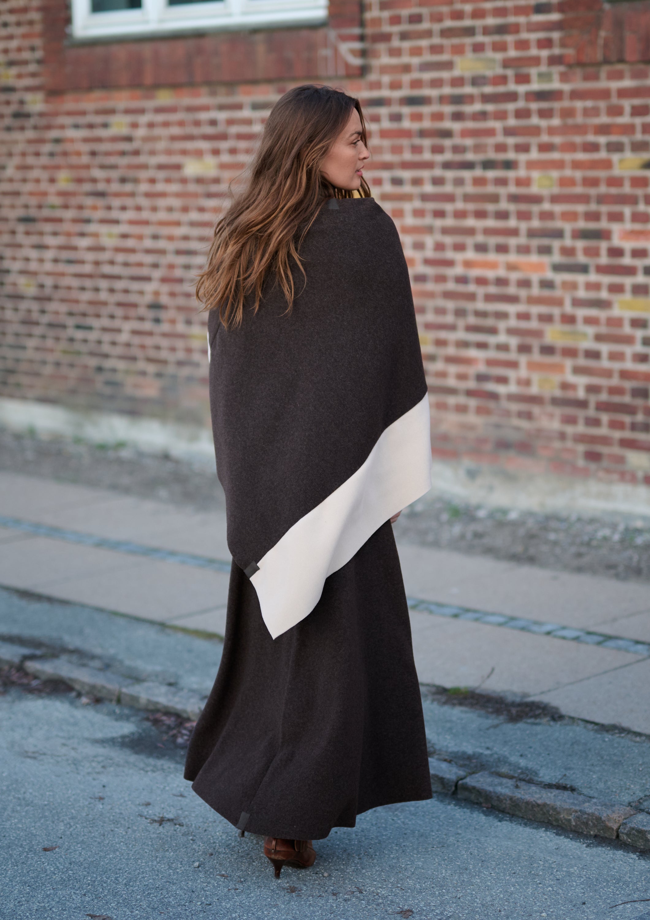 HENRIETTE STEFFENSEN COPENHAGEN 2 COLORED PONCHO - 4068 PONCHOS CHOKOLATE/KIT 200