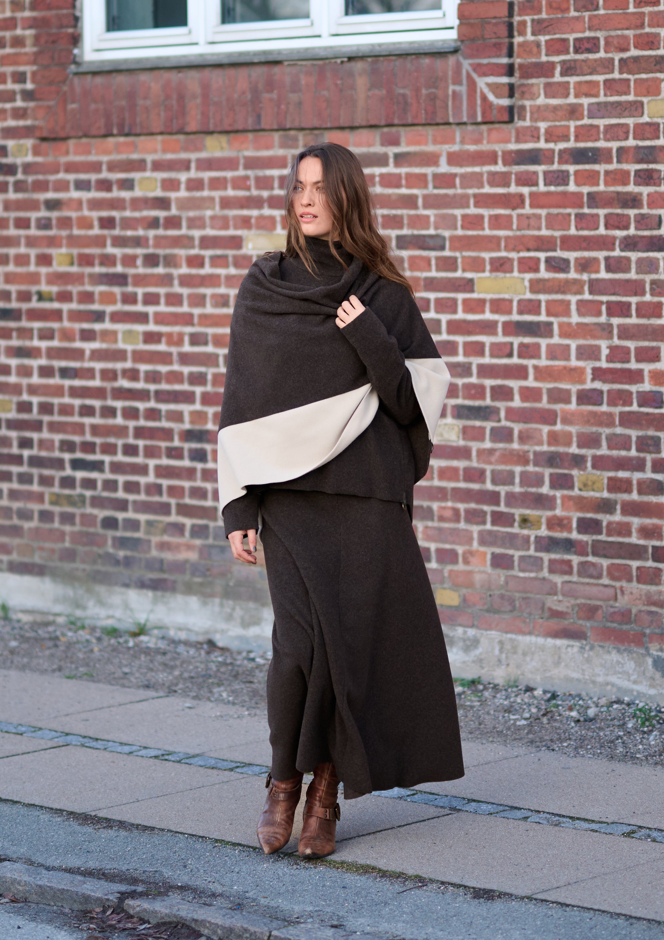 HENRIETTE STEFFENSEN COPENHAGEN 2 COLORED PONCHO - 4068 PONCHOS CHOKOLATE/KIT 200