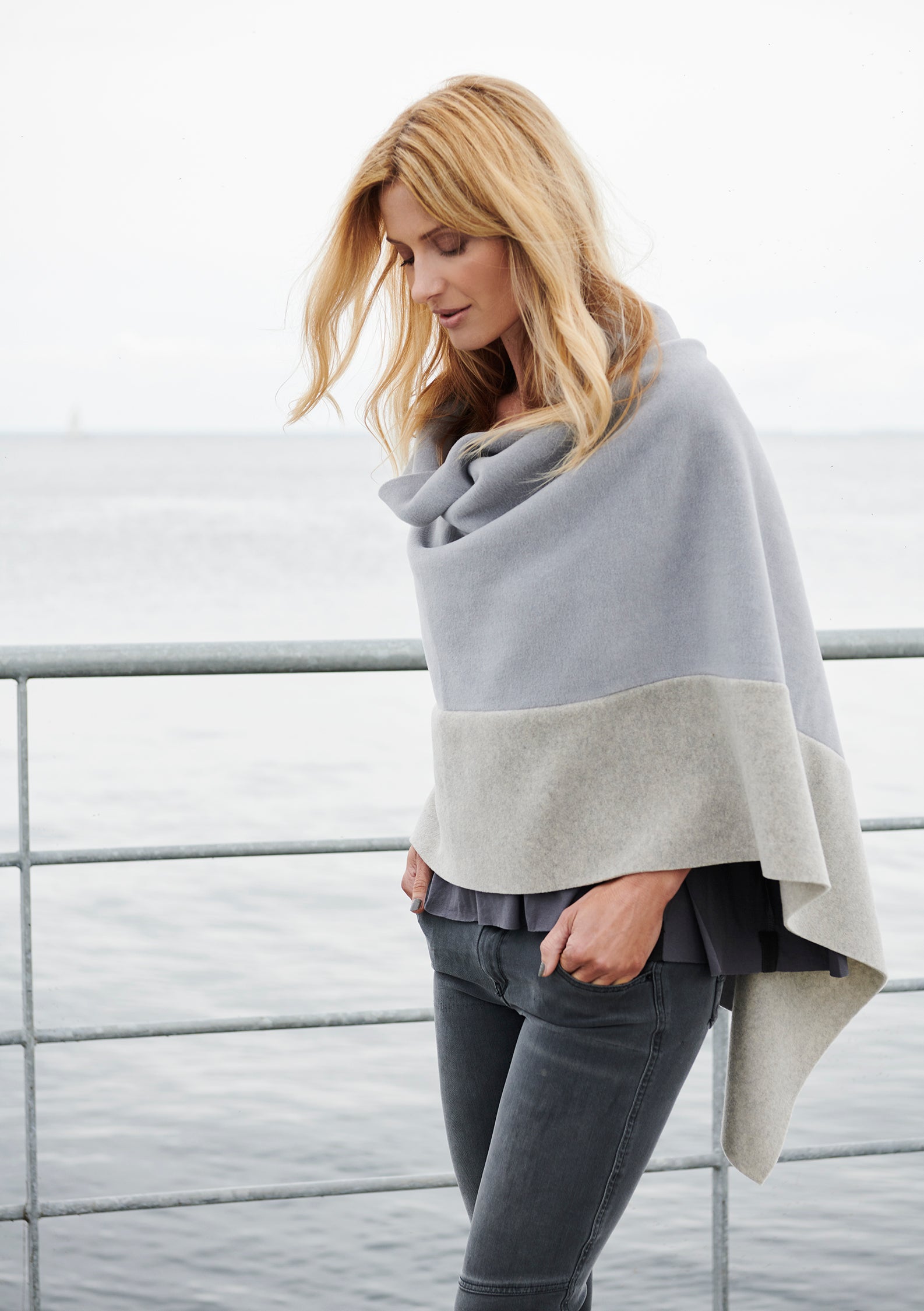 HENRIETTE STEFFENSEN COPENHAGEN 2 COLORED PONCHO - 4068 PONCHOS GREY BLUE/SAND 507