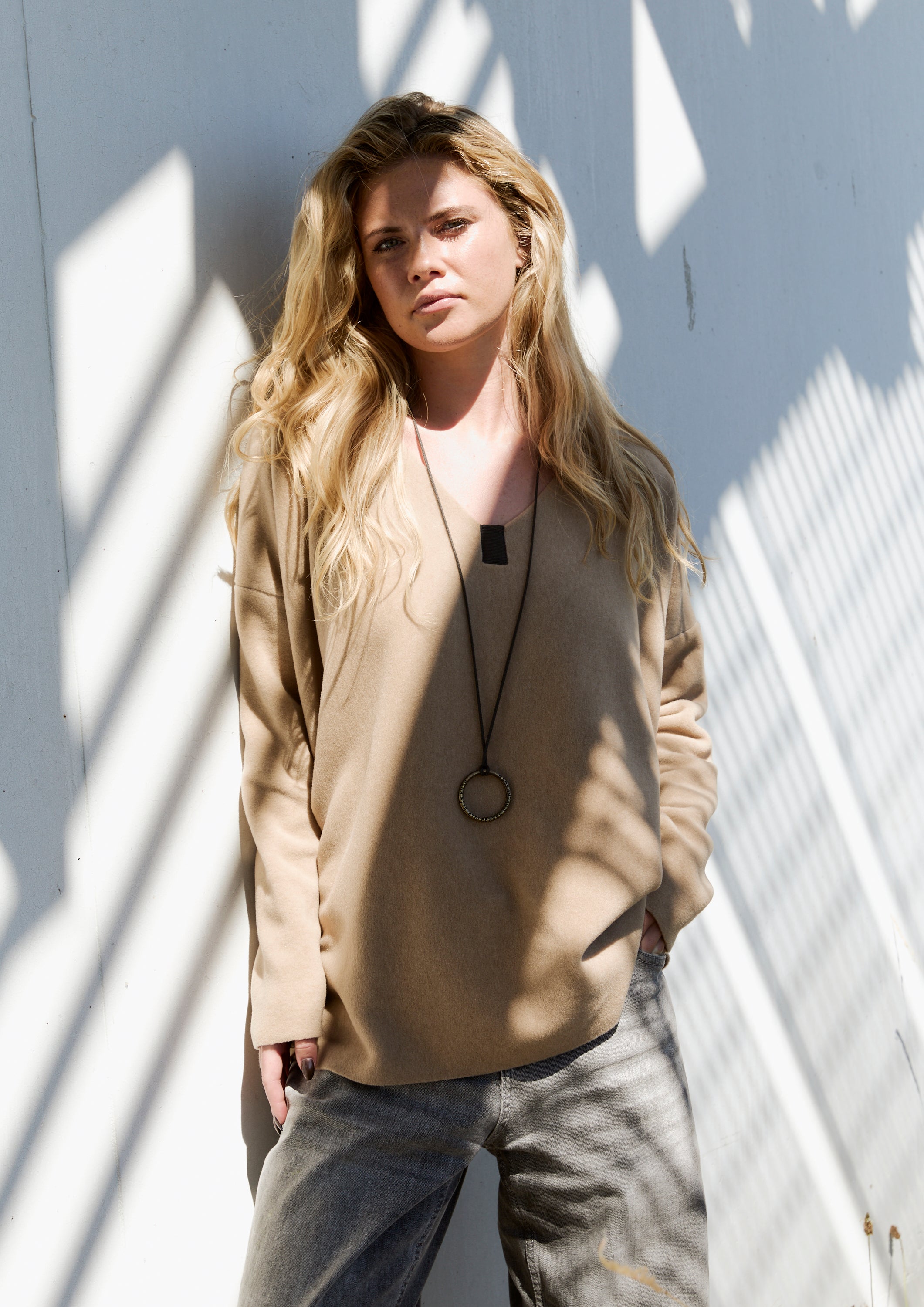 HENRIETTE STEFFENSEN COPENHAGEN BLOUSE V-NECK - 1410 BLUSER CAMEL 815