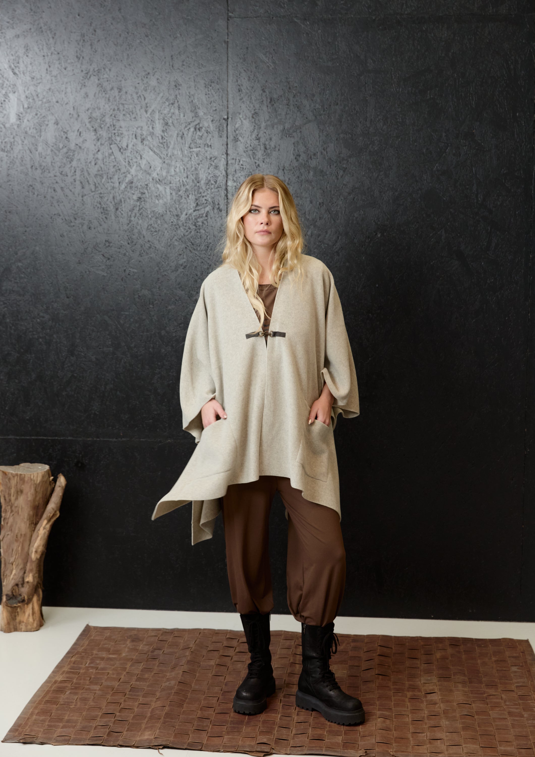 HENRIETTE STEFFENSEN COPENHAGEN CAPE - 4120 PONCHOS SAND 805