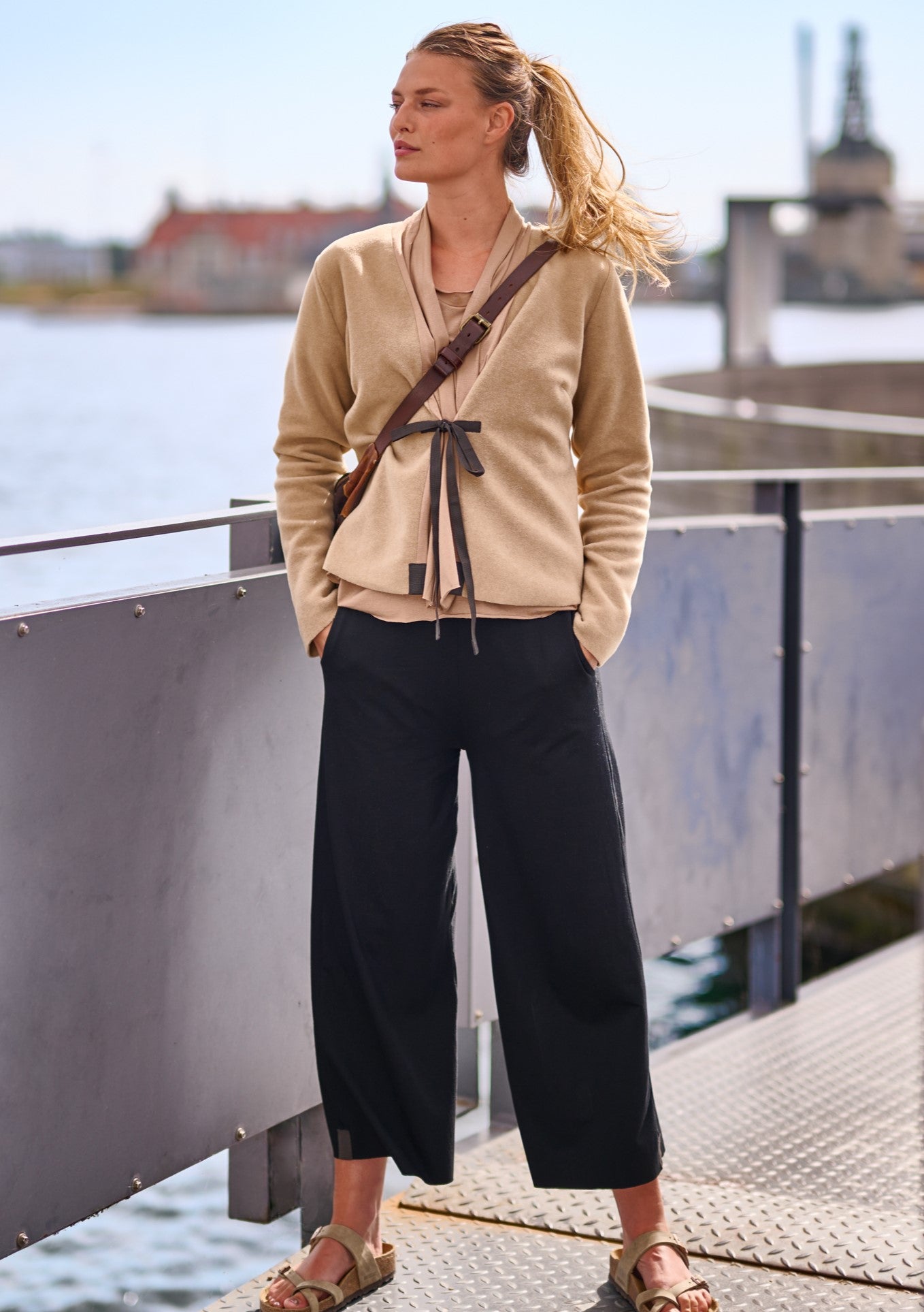 HENRIETTE STEFFENSEN COPENHAGEN FLARE TROUSERS 3/4 - 99015 BUKSER BLACK 900