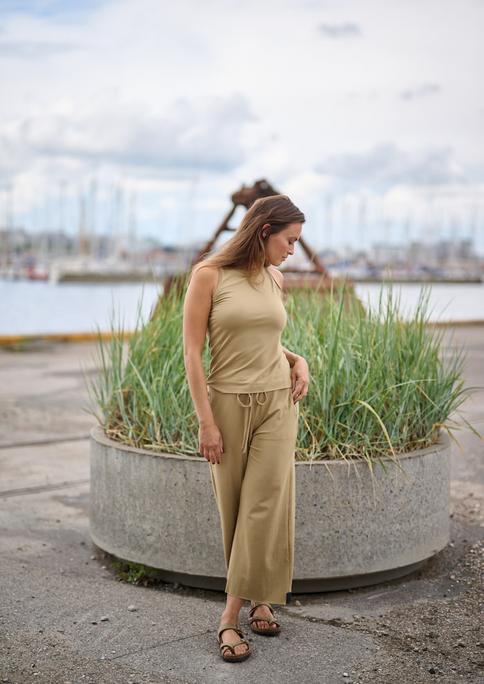 HENRIETTE STEFFENSEN COPENHAGEN FLARE TROUSERS 3/4 - 99015 BUKSER OLIVE 655