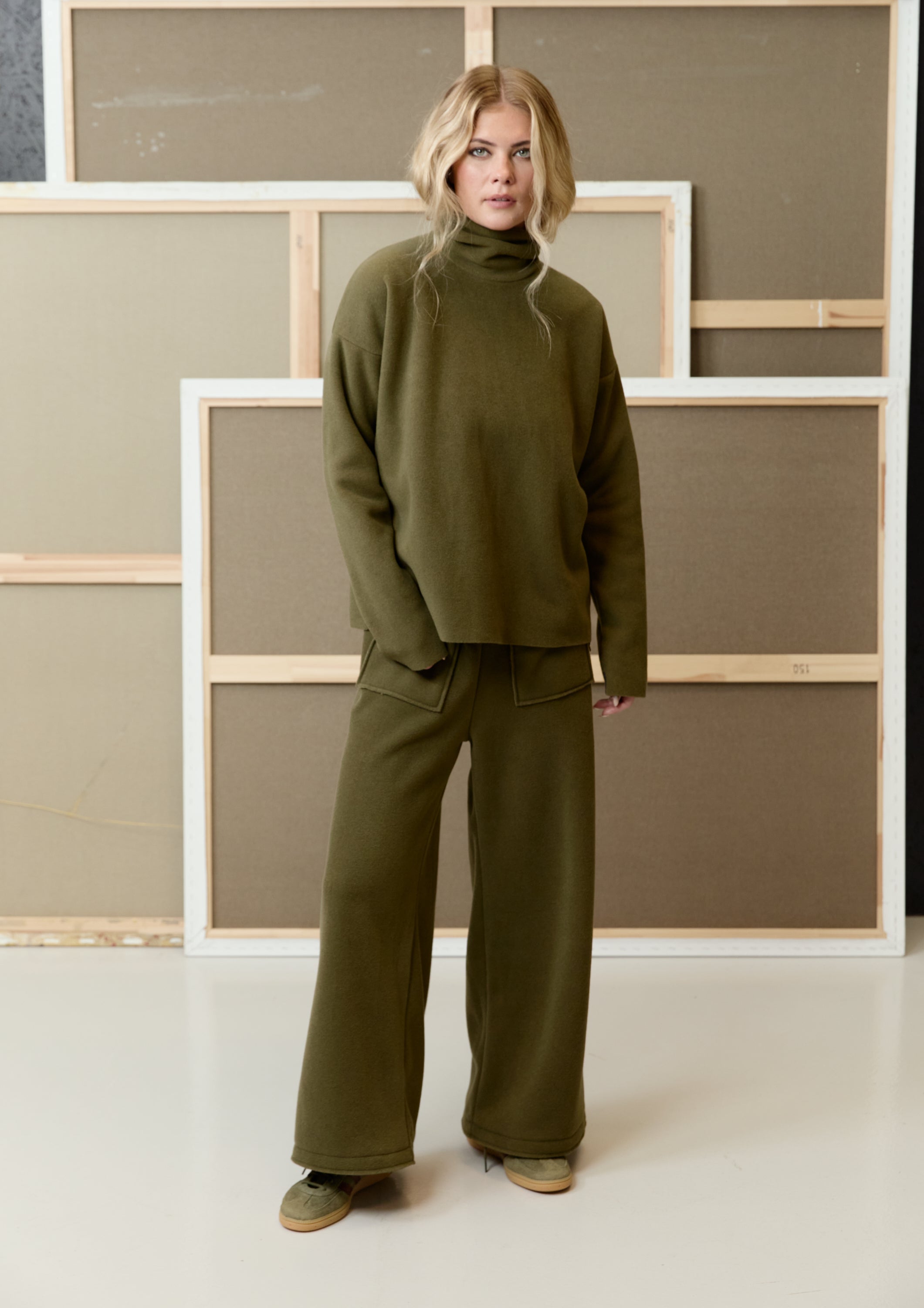 HENRIETTE STEFFENSEN COPENHAGEN FLARE TROUSERS 3/4 LENGTH - 2124 BUKSER MOSS 611