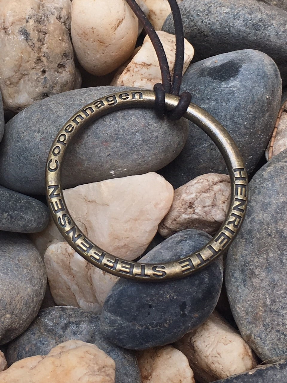 HENRIETTE STEFFENSEN COPENHAGEN NECKLACE SIGNATURE RING - 4091 SMYKKE BROWN 300