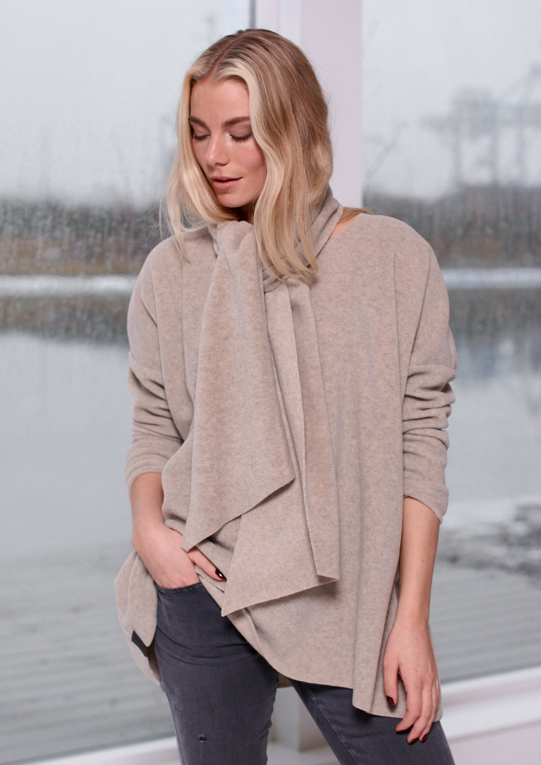 HENRIETTE STEFFENSEN COPENHAGEN SWEATER WITH SCARF - 1338 BLUSER SAND 805