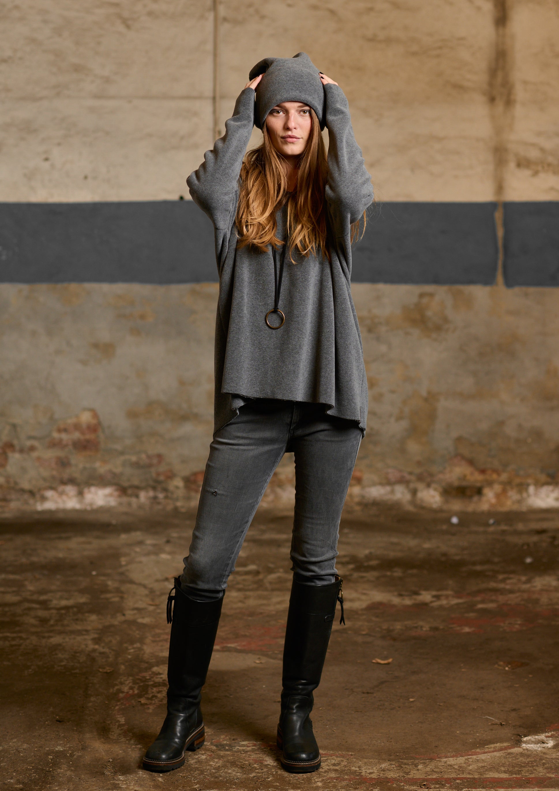 HENRIETTE STEFFENSEN COPENHAGEN BLOUSE V-NECK - 1336 BLUSER GREY 905
