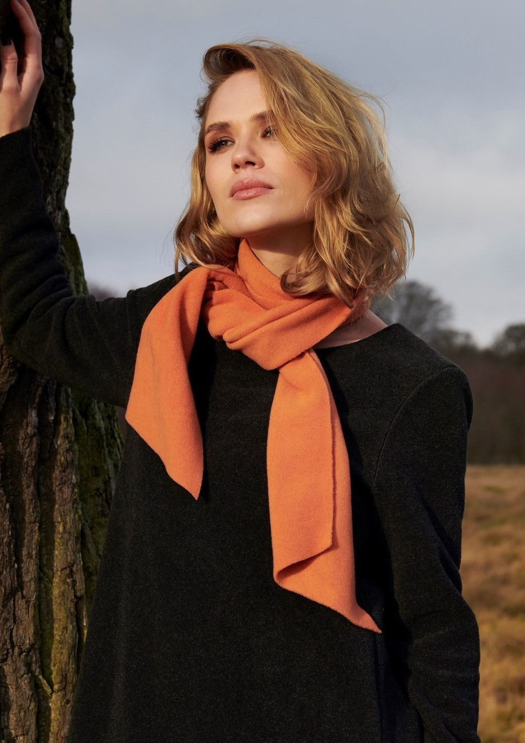 HENRIETTE STEFFENSEN COPENHAGEN BLOUSE WITH SCARF - 1325 BLUSER SOFT BLACK/SAFRAN 917