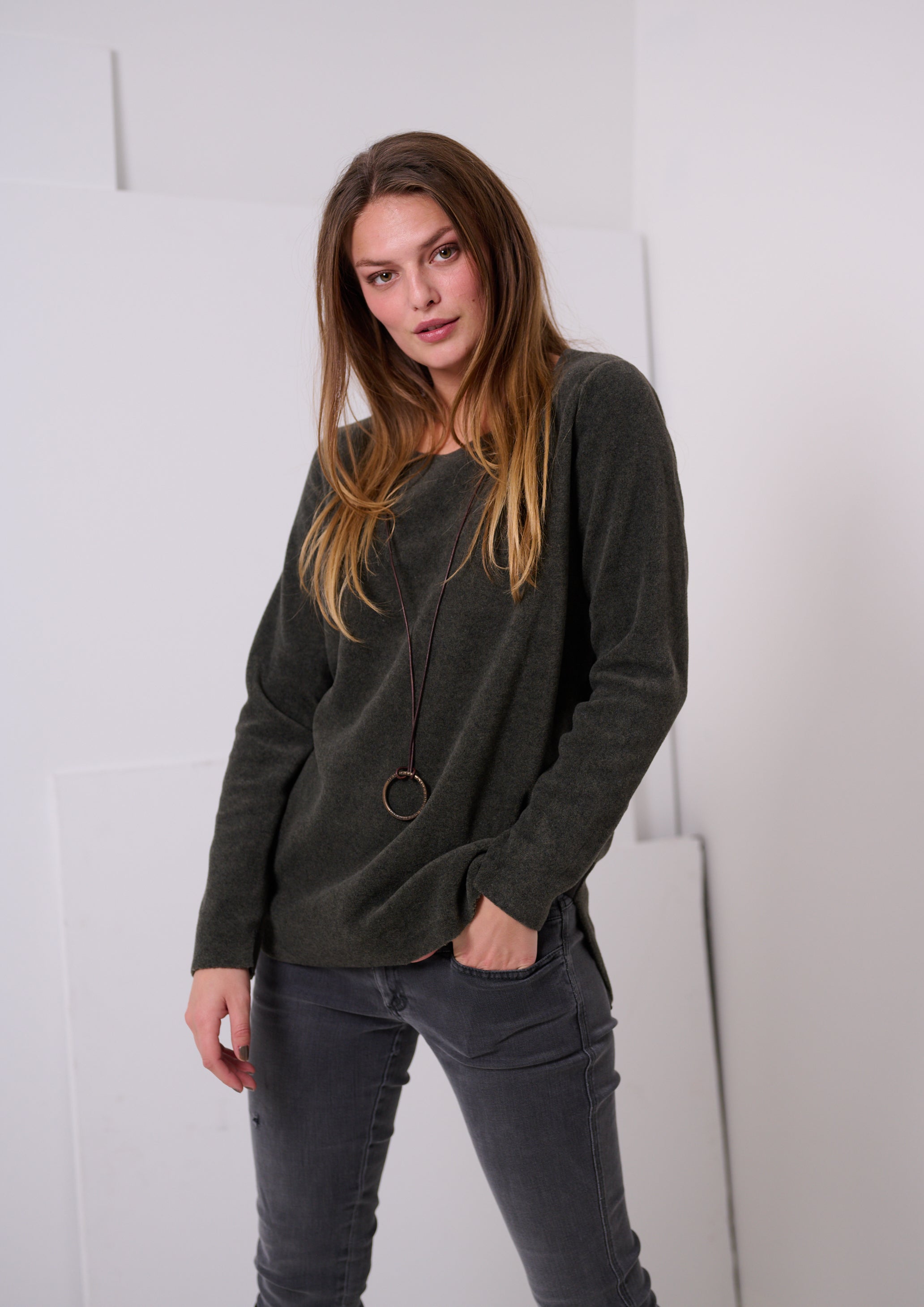 HENRIETTE STEFFENSEN COPENHAGEN BLOUSE WITH SIGNATURE NECKLACE - 1332 BLUSER FORREST 600