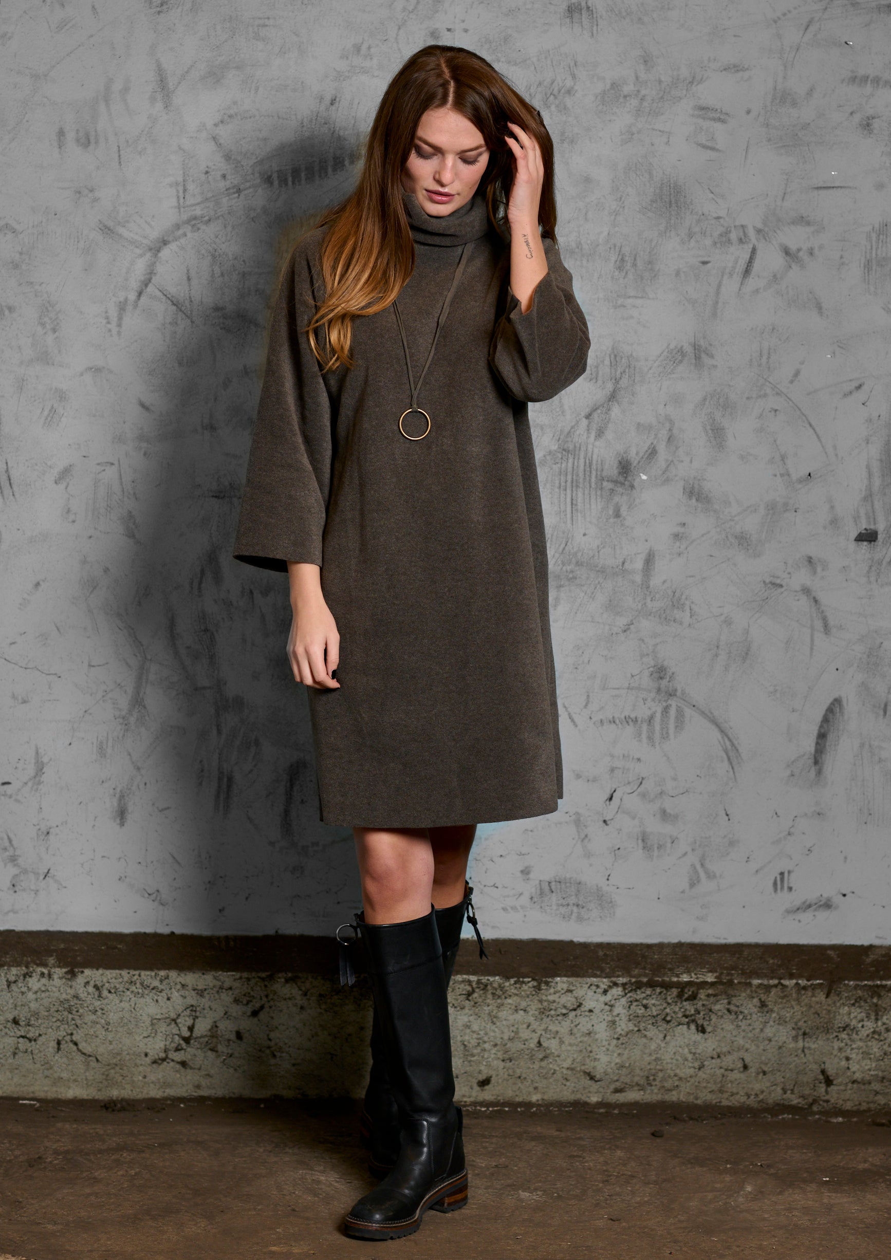 HENRIETTE STEFFENSEN COPENHAGEN DRESS HIGH NECK - 3236 KJOLER BARK 320