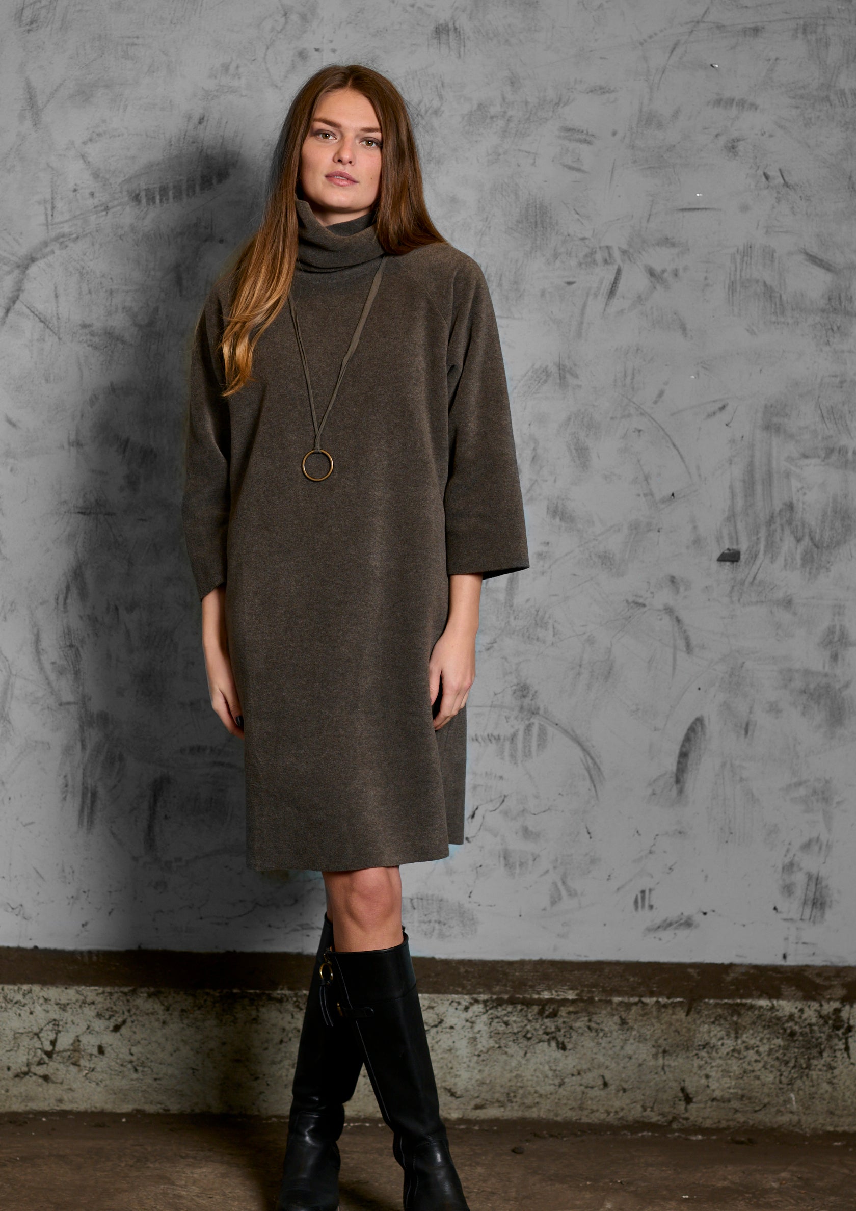 HENRIETTE STEFFENSEN COPENHAGEN DRESS HIGH NECK - 3236 KJOLER BARK 320