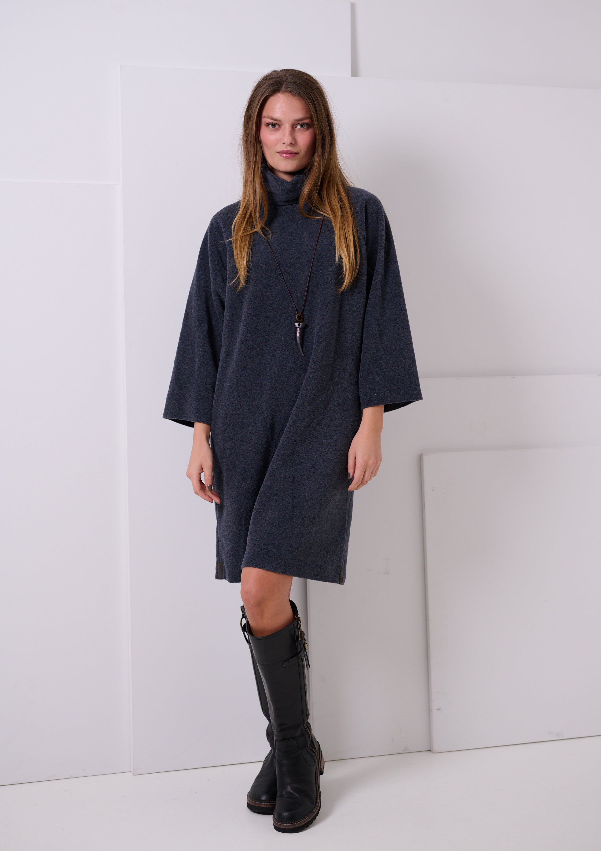 HENRIETTE STEFFENSEN COPENHAGEN DRESS HIGH NECK - 3236 KJOLER DEEP BLUE 502