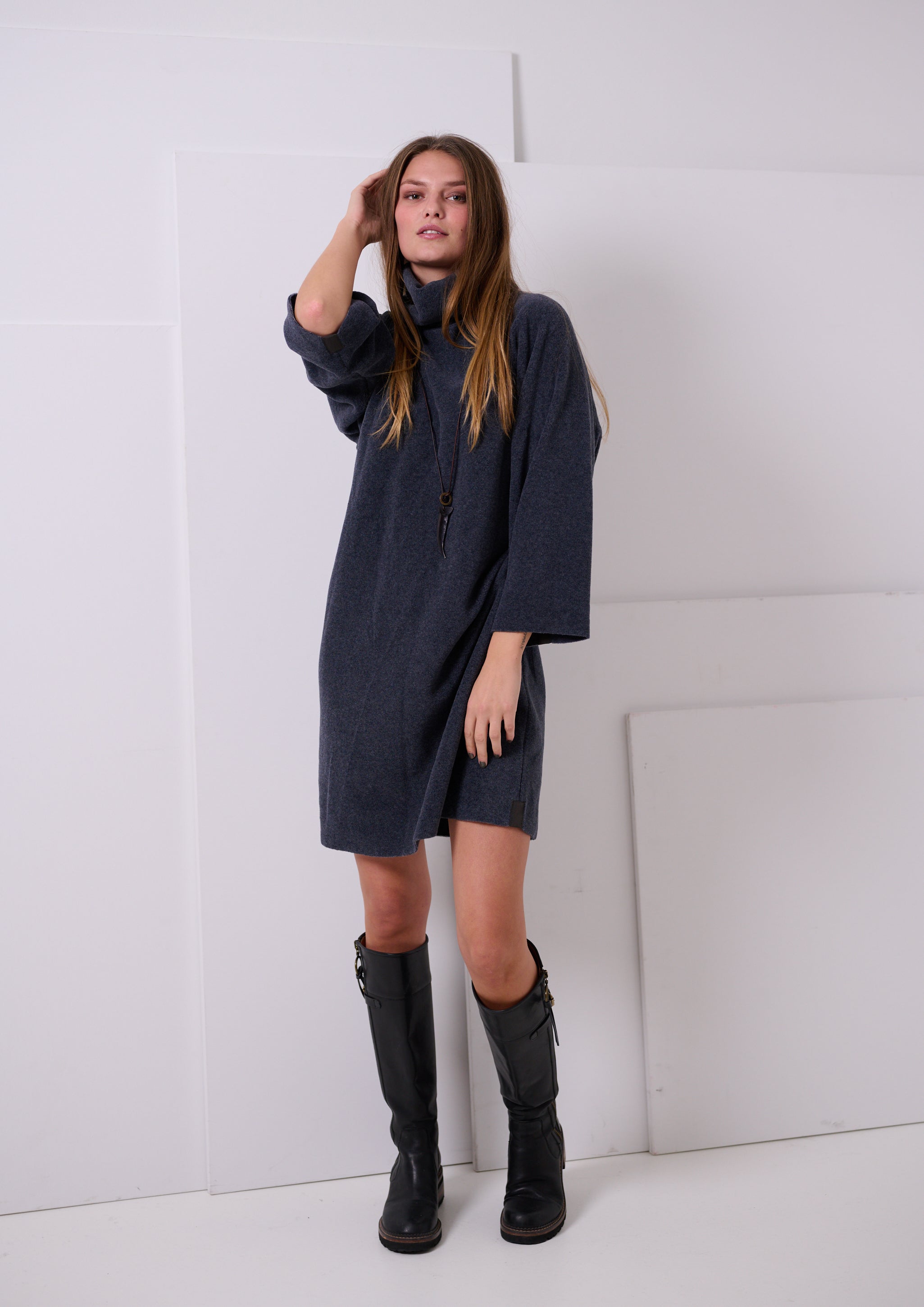 HENRIETTE STEFFENSEN COPENHAGEN DRESS HIGH NECK - 3236 KJOLER DEEP BLUE 502