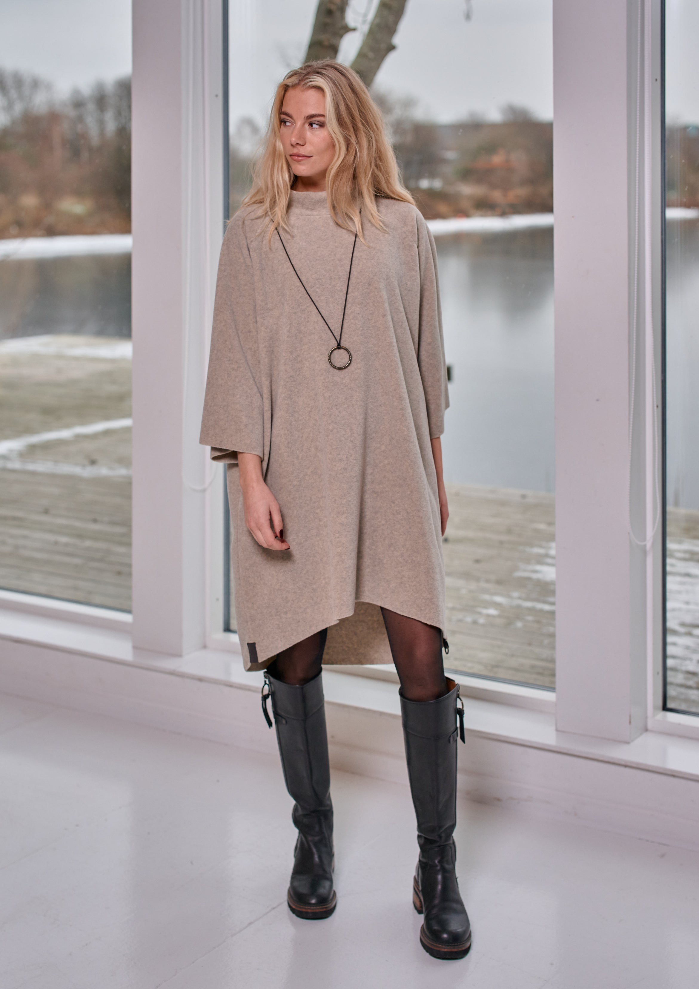 HENRIETTE STEFFENSEN COPENHAGEN DRESS HIGH NECK - 3243 KJOLER SAND 805