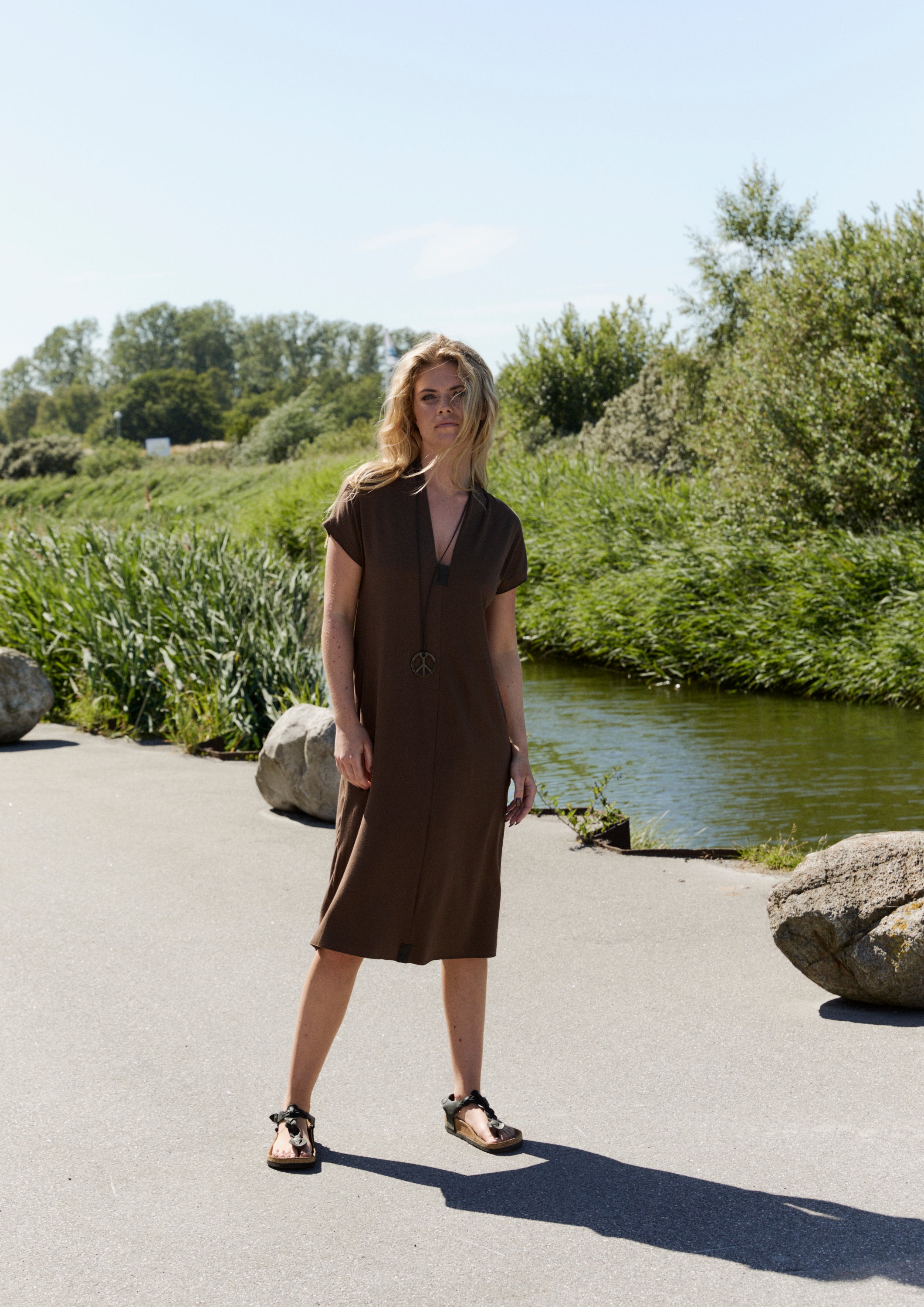 HENRIETTE STEFFENSEN COPENHAGEN DRESS V- COLLAR - 98068 KJOLER CHOCOLATE 844