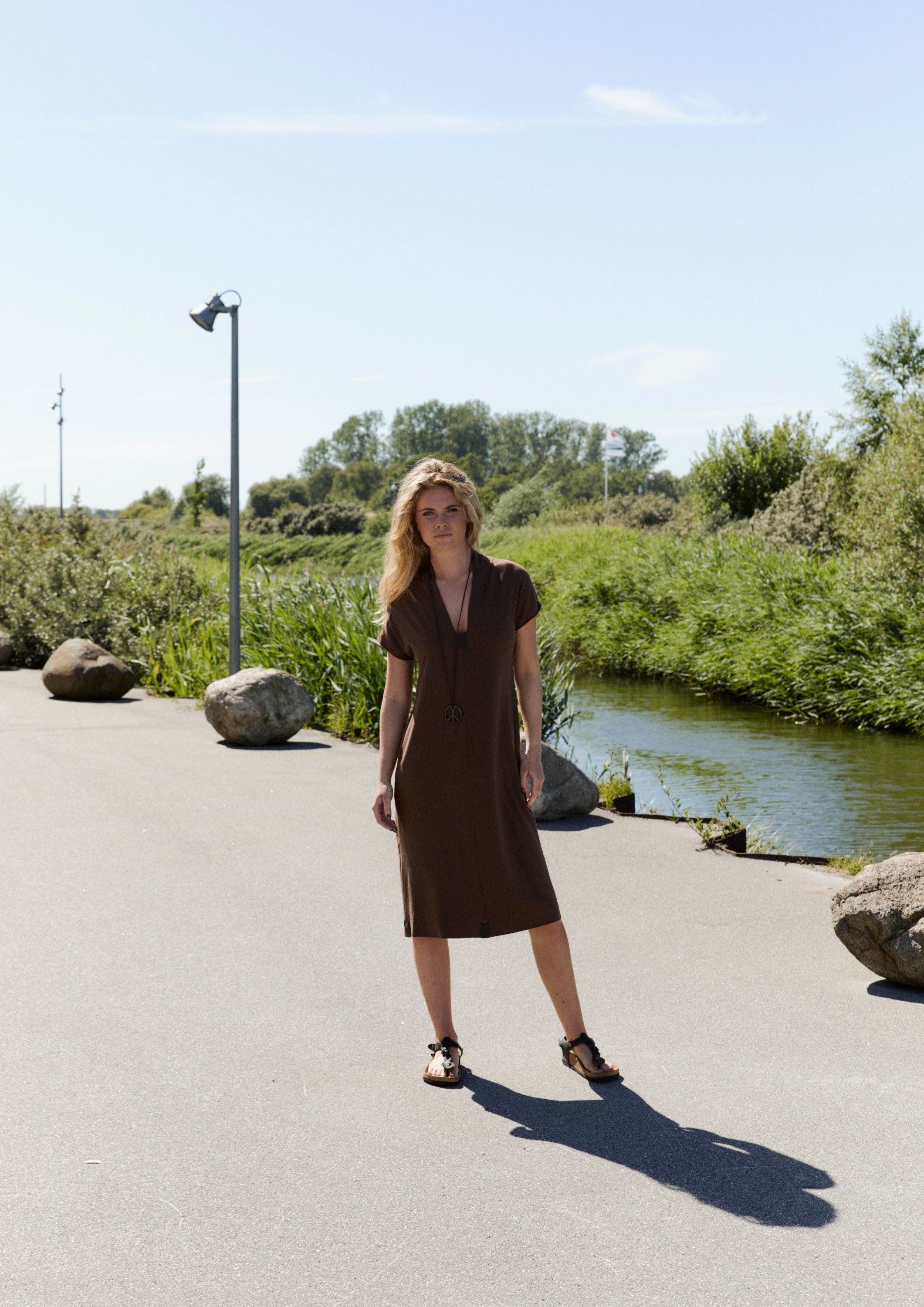 HENRIETTE STEFFENSEN COPENHAGEN DRESS V- COLLAR - 98068 KJOLER CHOCOLATE 844