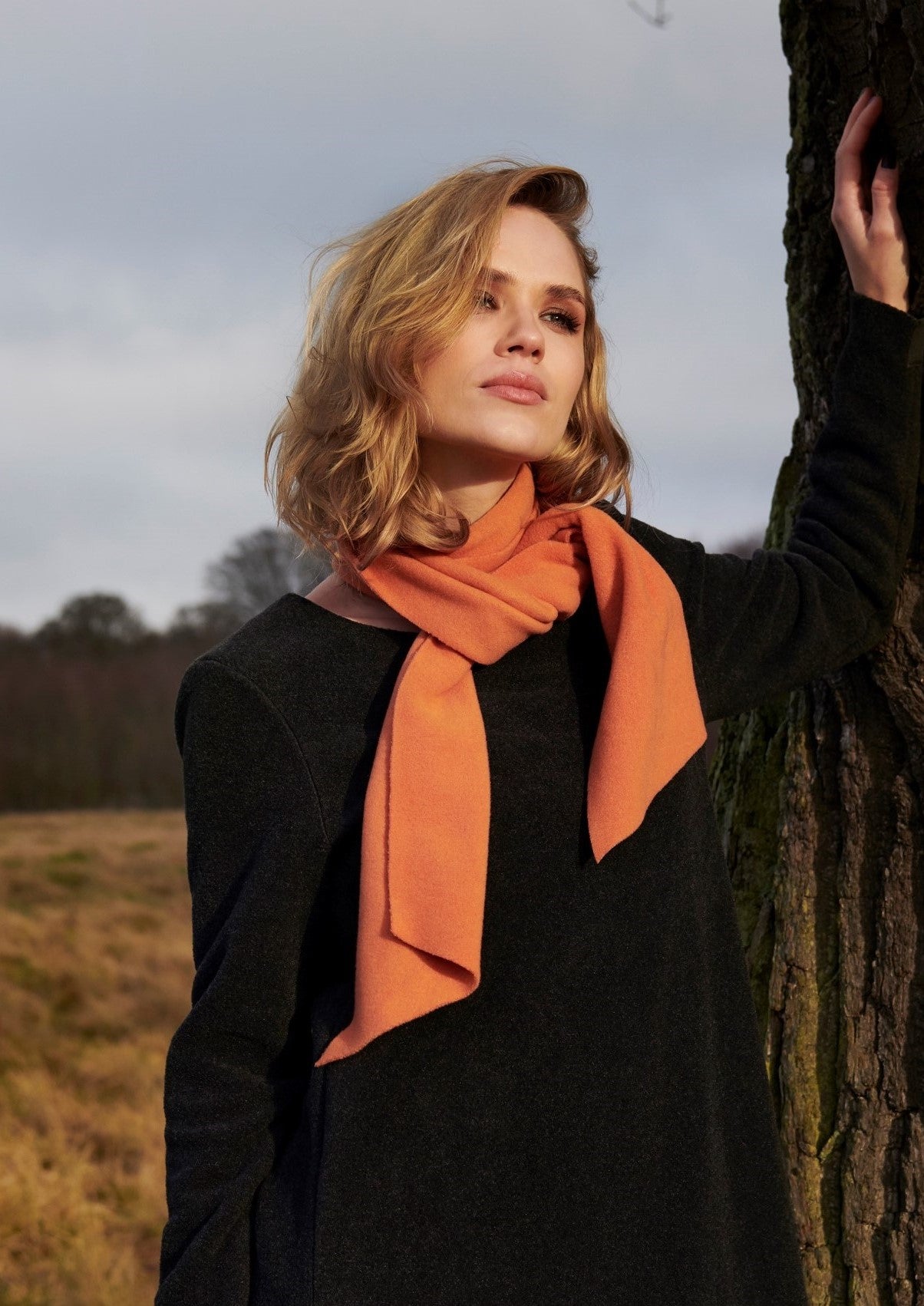 HENRIETTE STEFFENSEN COPENHAGEN DRESS WITH SCARF - 3226 KJOLER SOFT BLACK/SAFRAN 917