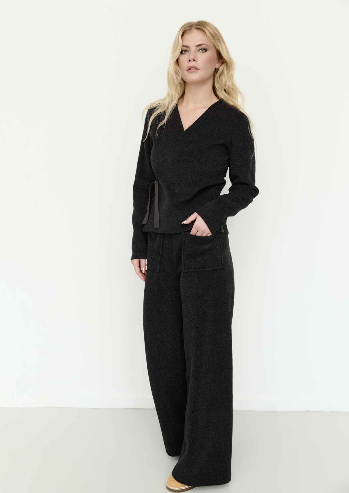 HENRIETTE STEFFENSEN COPENHAGEN FLARE TROUSERS - 2125 BUKSER SOFT BLACK 914