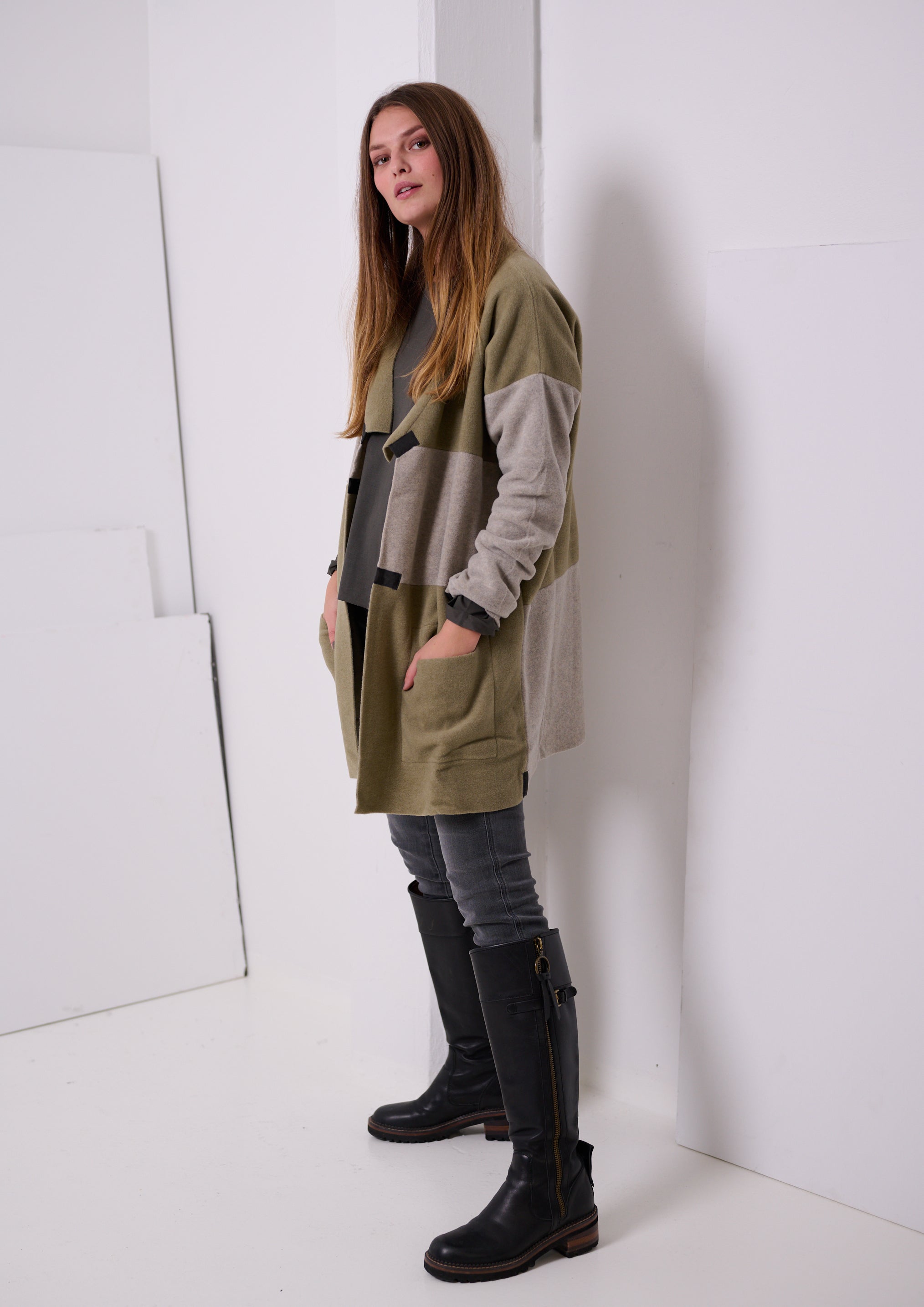 HENRIETTE STEFFENSEN COPENHAGEN NO WASTE CARDIGAN V-NECK - 7127 CARDIGANS OLIVE/SAND 612
