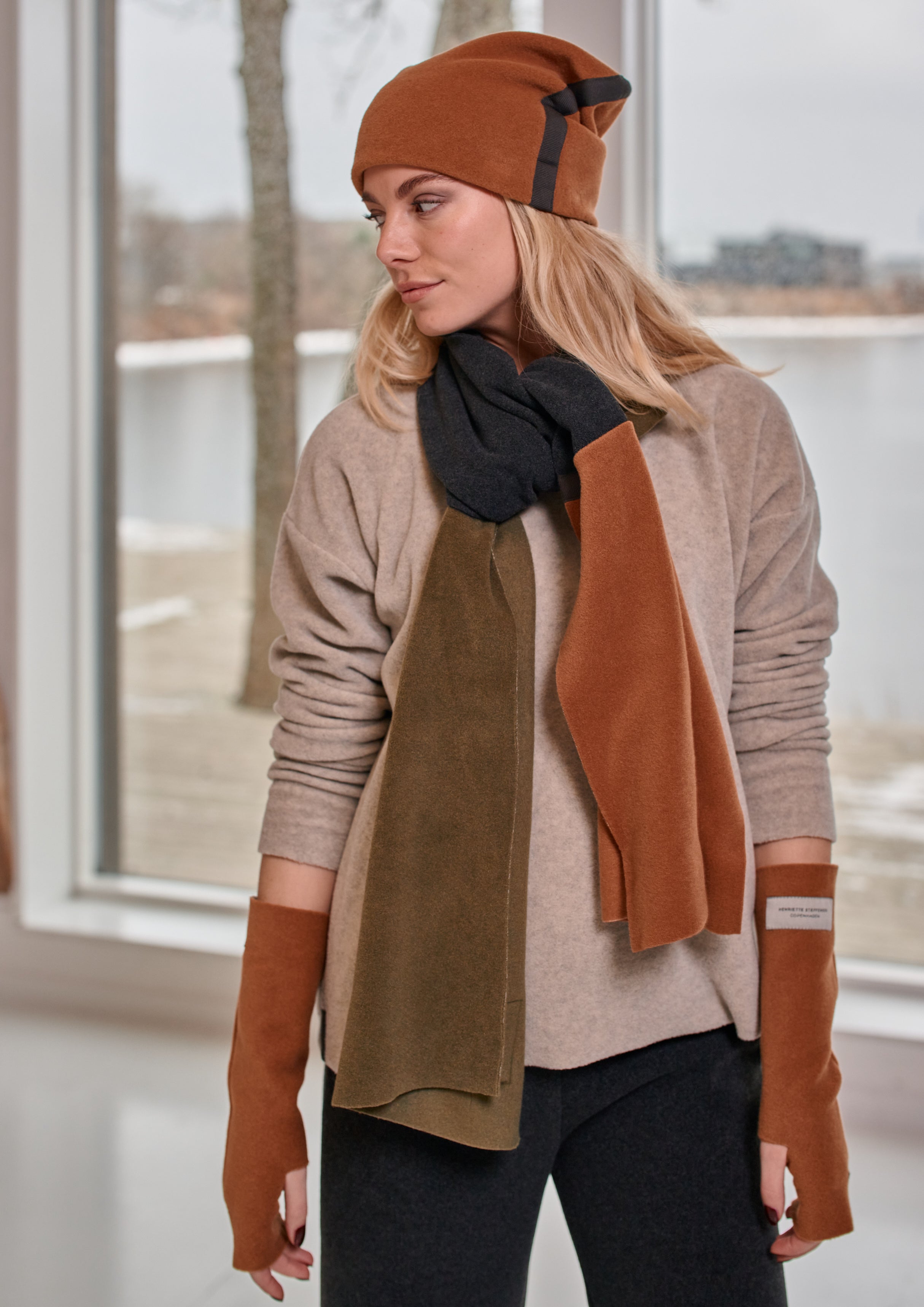 HENRIETTE STEFFENSEN COPENHAGEN NO WASTE SCARF - 4063 NW SCARFS RUST/SOFT BLACK/MOSS 689