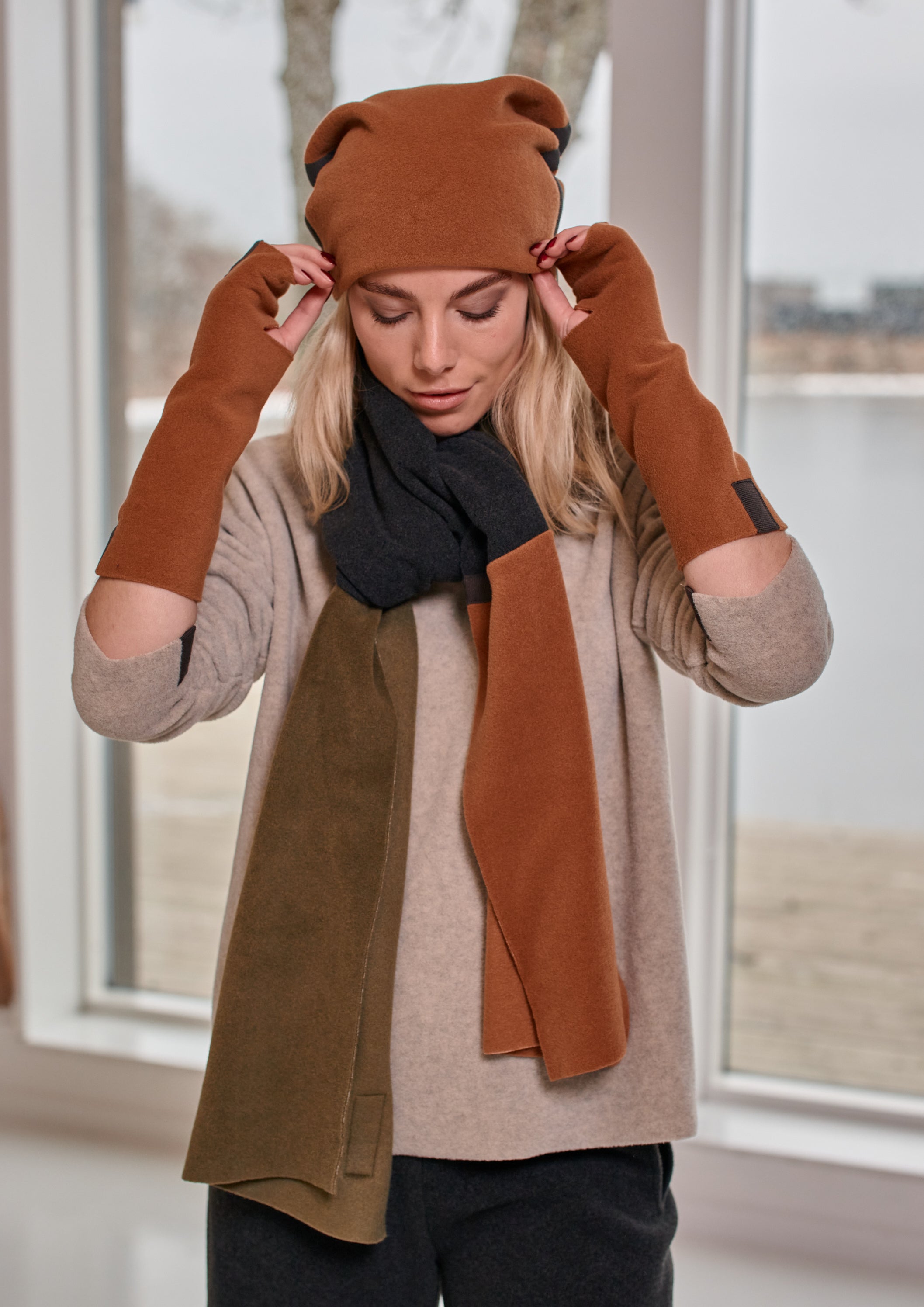 HENRIETTE STEFFENSEN COPENHAGEN NO WASTE SCARF - 4063 NW SCARFS RUST/SOFT BLACK/MOSS 689