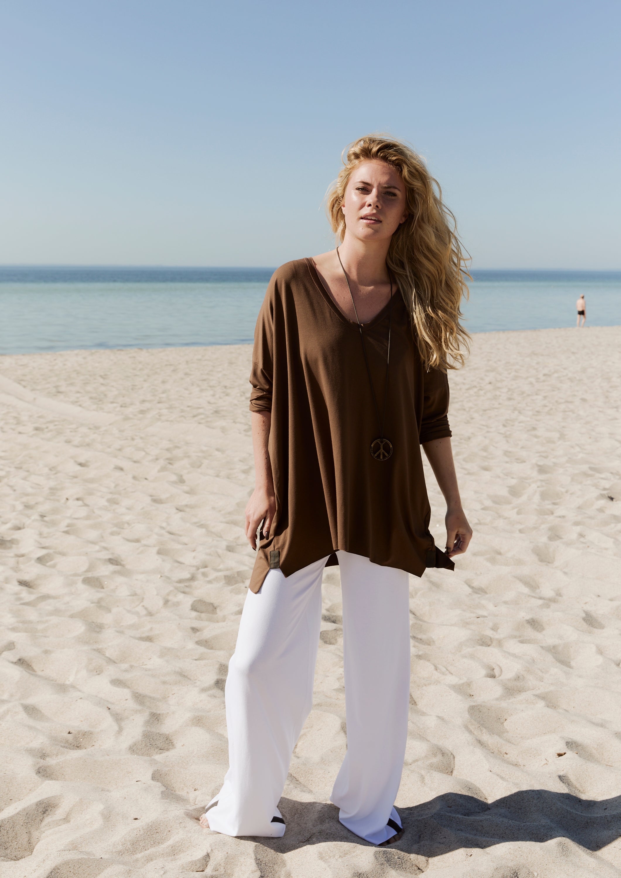 HENRIETTE STEFFENSEN COPENHAGEN OVERSIZED BLOUSE V-NECK - 96078 BLUSER CHOCOLATE 844