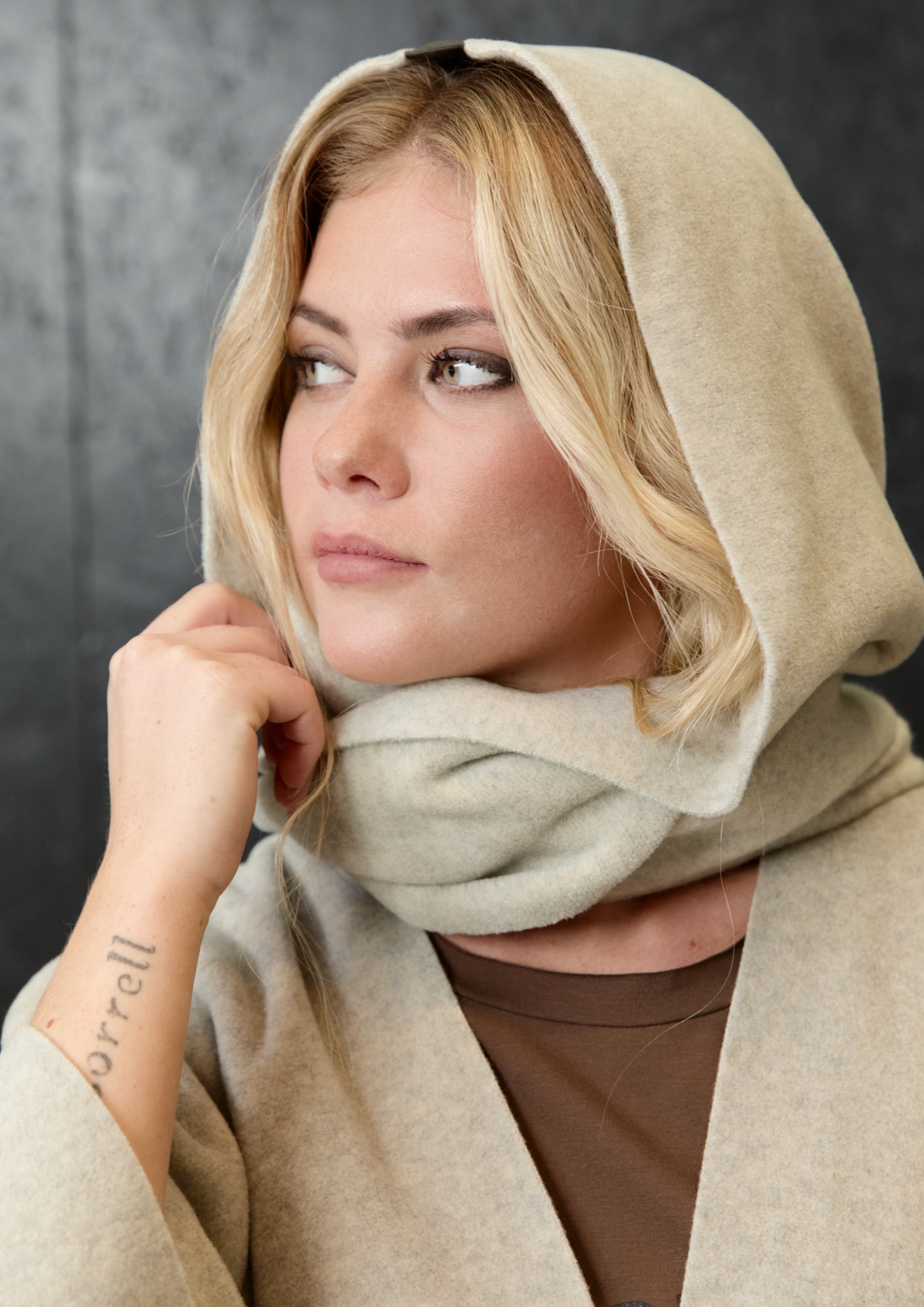 HENRIETTE STEFFENSEN COPENHAGEN SCARF WITH HOOD - 4127 SCARFS SAND 805