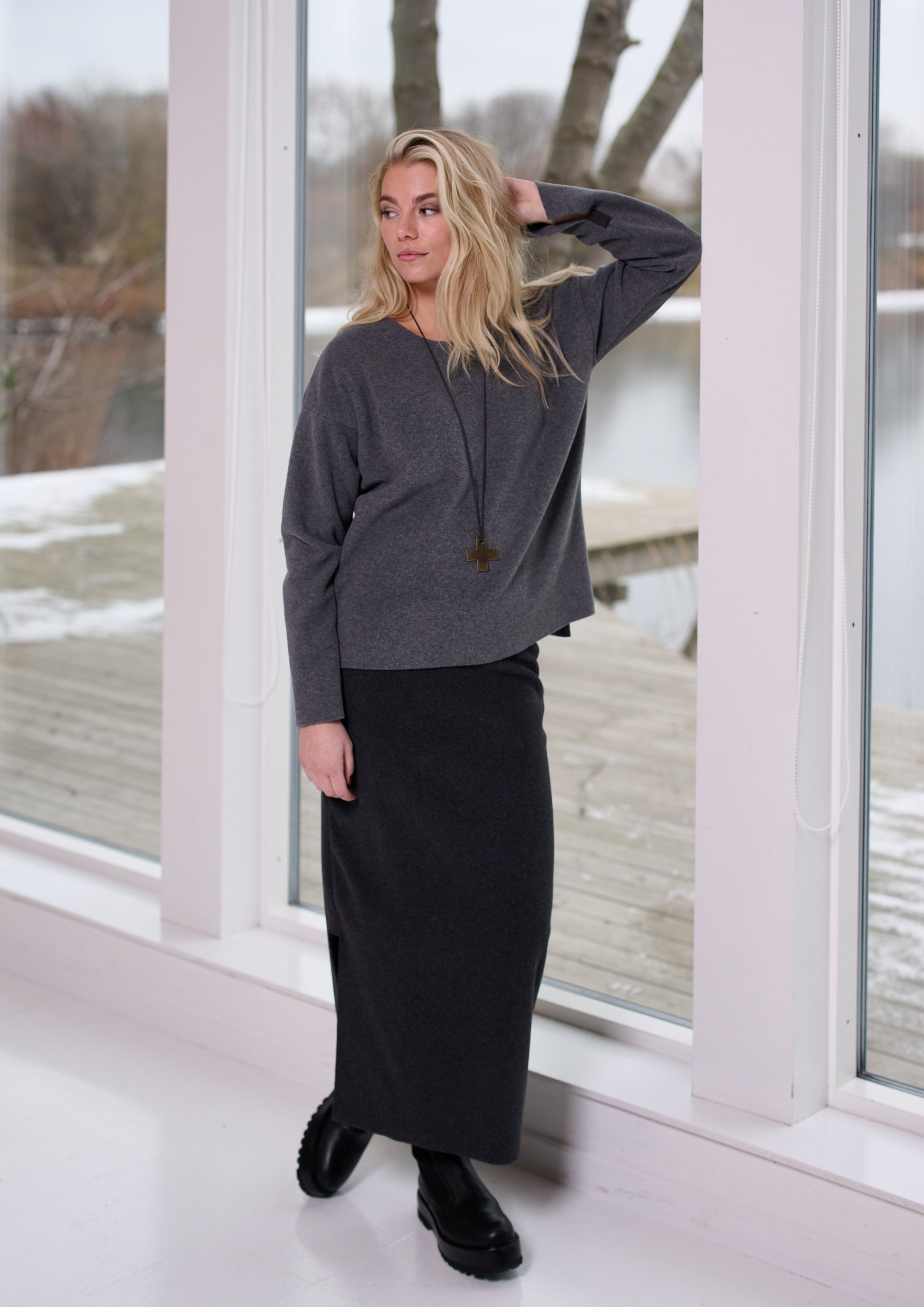 Henriette Steffensen Copenhagen Fleece Triangular Scarf Soft Black One Size  Black Sustainable and Super Soft, Soft black : : Fashion