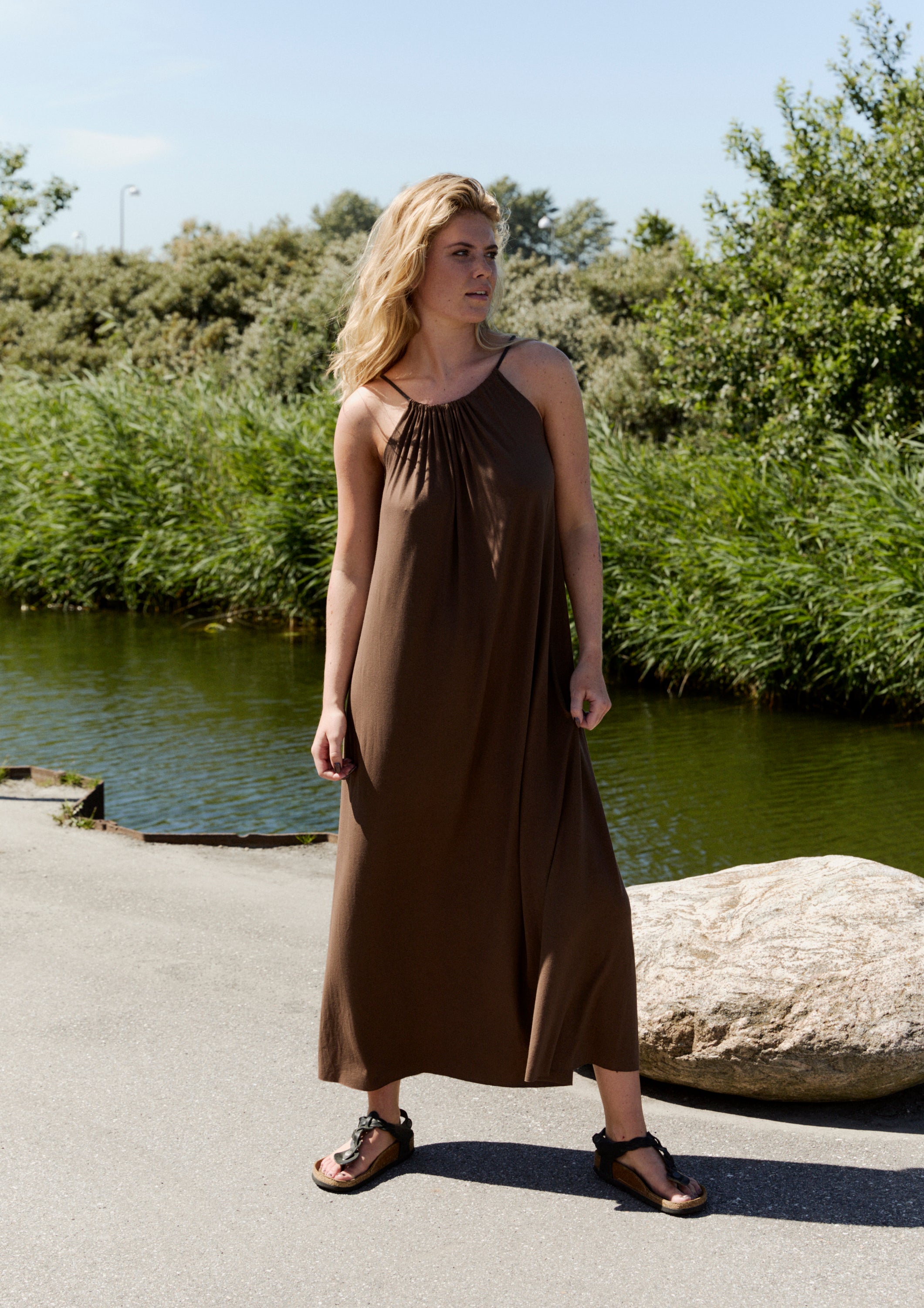 HENRIETTE STEFFENSEN COPENHAGEN STRAP DRESS - 98069 KJOLER CHOCOLATE 844