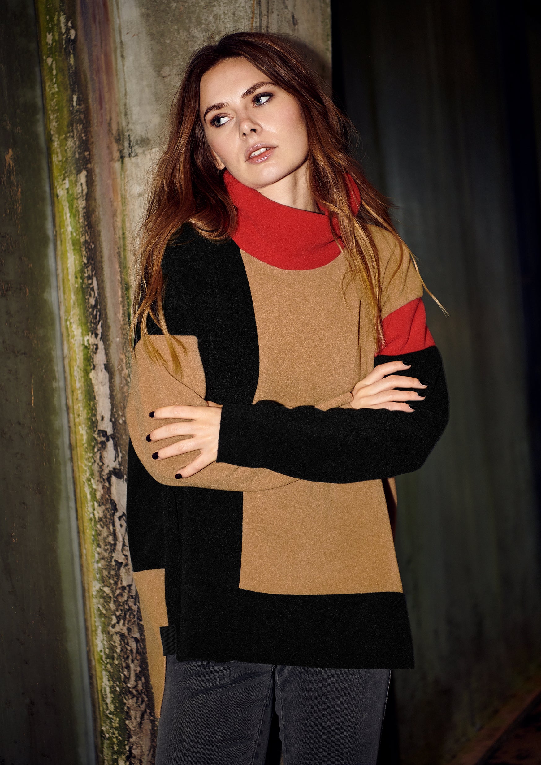 HENRIETTE STEFFENSEN COPENHAGEN SWEATER NO WASTE - 1340 BLUSER CAMEL/SOFT BLACK/RED 818