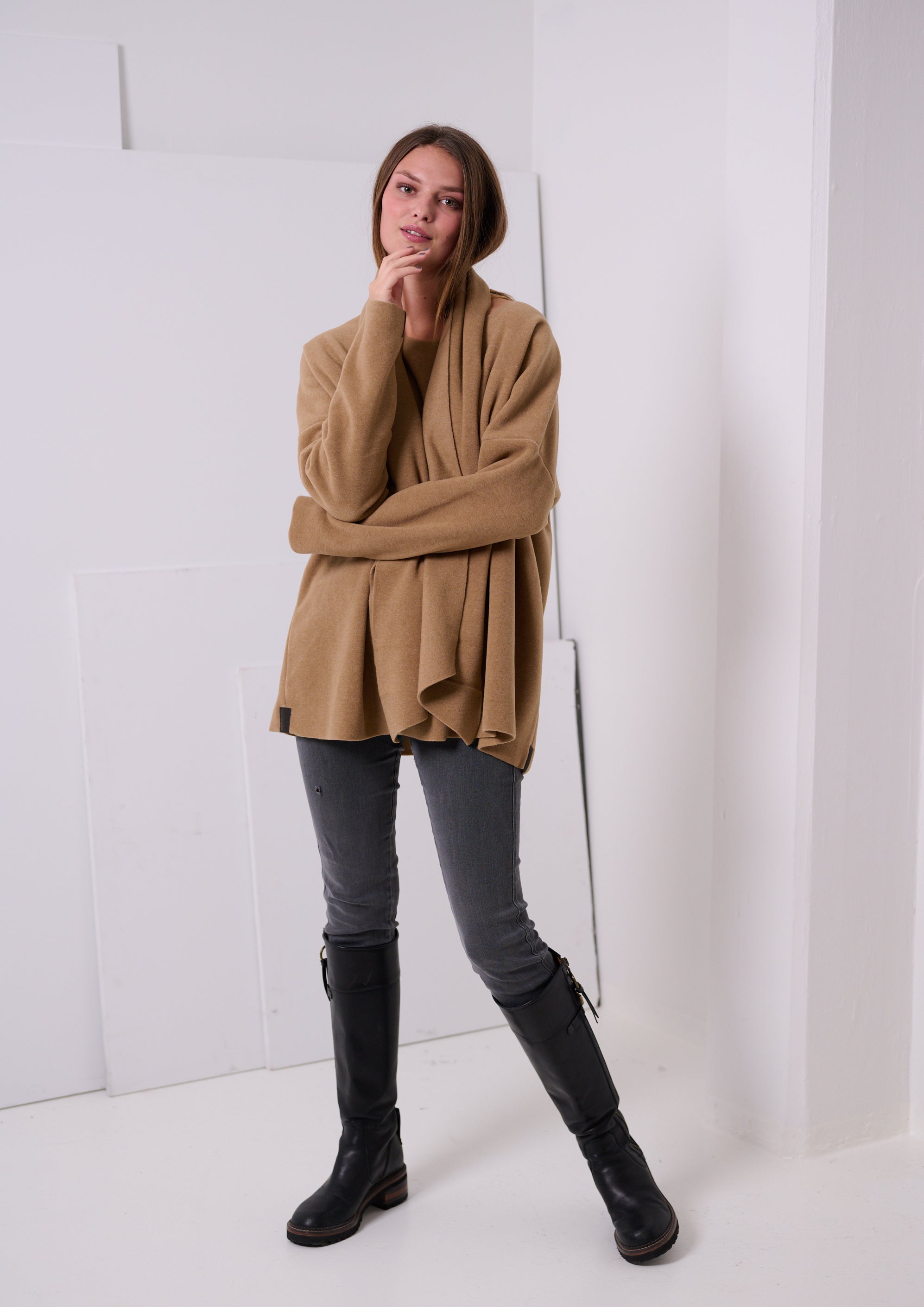 HENRIETTE STEFFENSEN COPENHAGEN SWEATER WITH SCARF - 1338 BLUSER CAMEL 815
