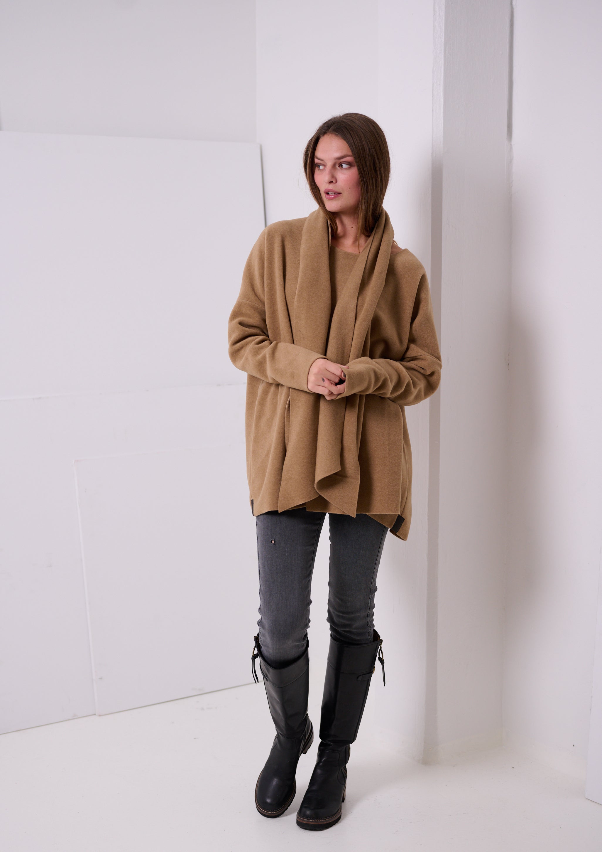 HENRIETTE STEFFENSEN COPENHAGEN SWEATER WITH SCARF - 1338 BLUSER CAMEL 815
