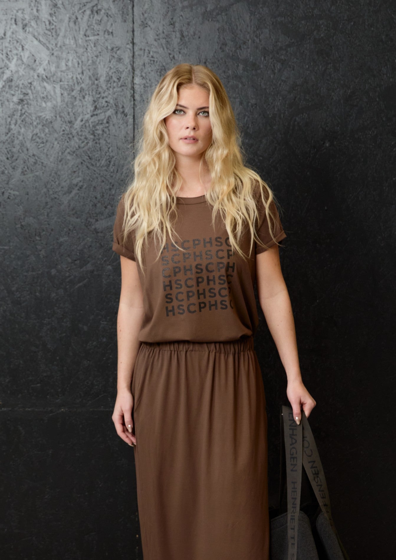 HENRIETTE STEFFENSEN COPENHAGEN T-SHIRT - 96107 LOGO PRINT T-SHIRTS CHOCOLATE 844