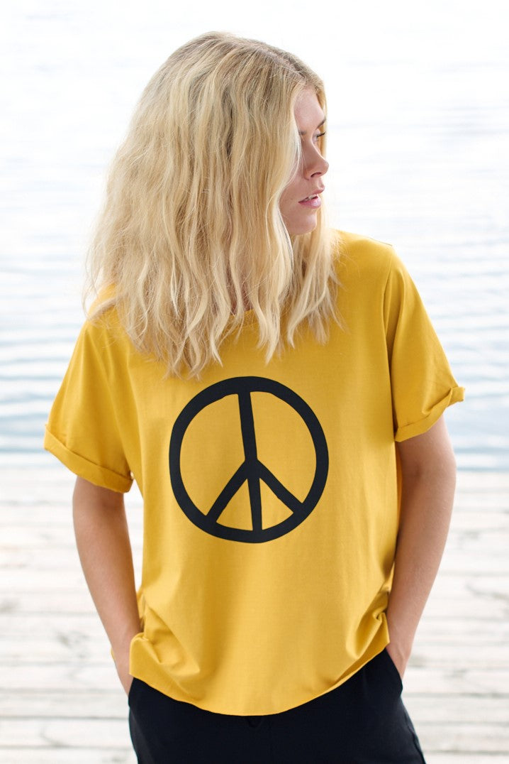 HENRIETTE STEFFENSEN COPENHAGEN TEE PEACE PRINT - 96066 T-SHIRTS SAFRAN 701
