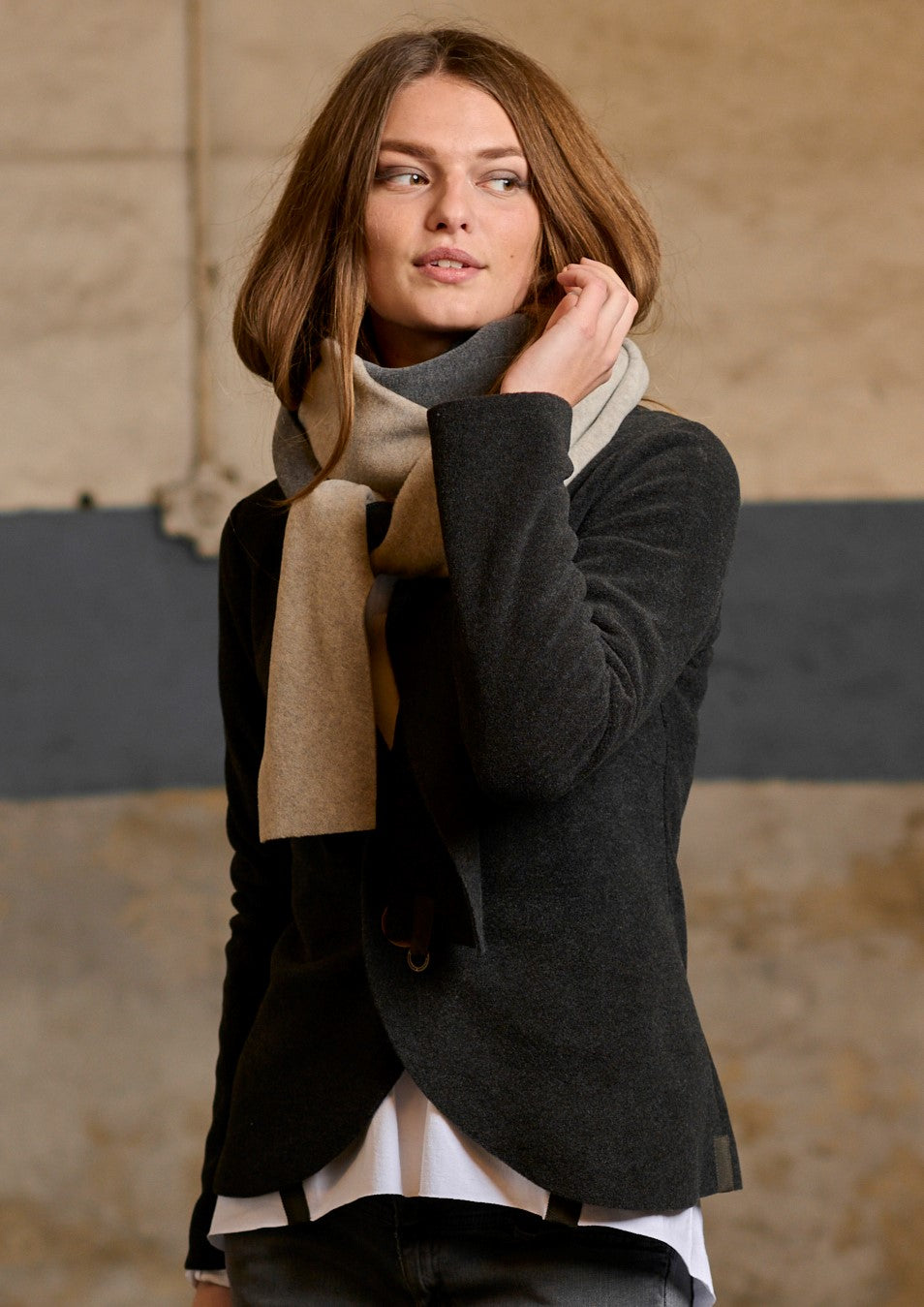 HENRIETTE STEFFENSEN COPENHAGEN TRIANGLE SCARF NO WASTE - 4078 NW SCARFS GREY/SAND 644