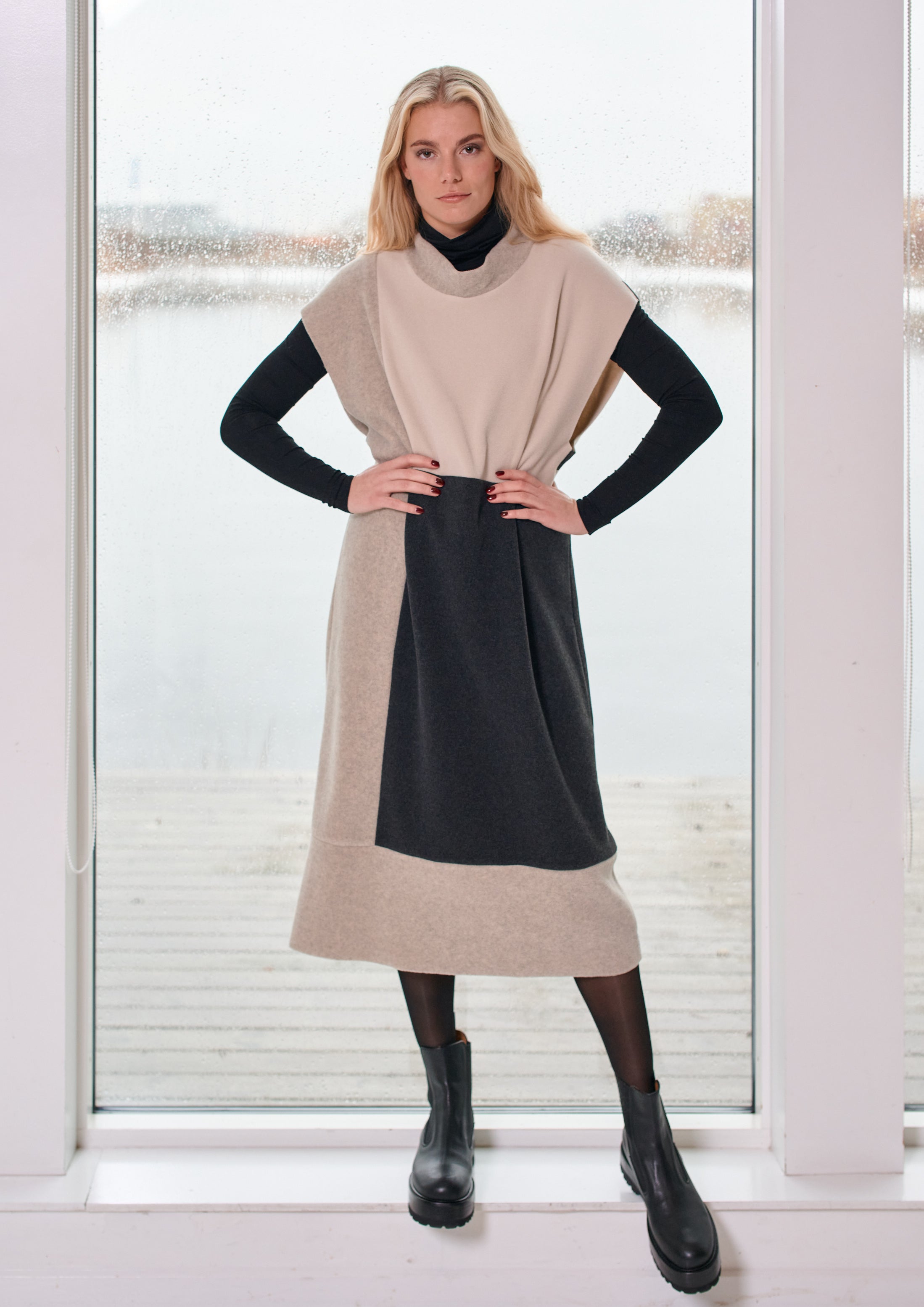 HENRIETTE STEFFENSEN COPENHAGEN TUNIC SLEEVELESS PATCH - 3241 TUNICS SOFT BLACK/SAND/KIT 117