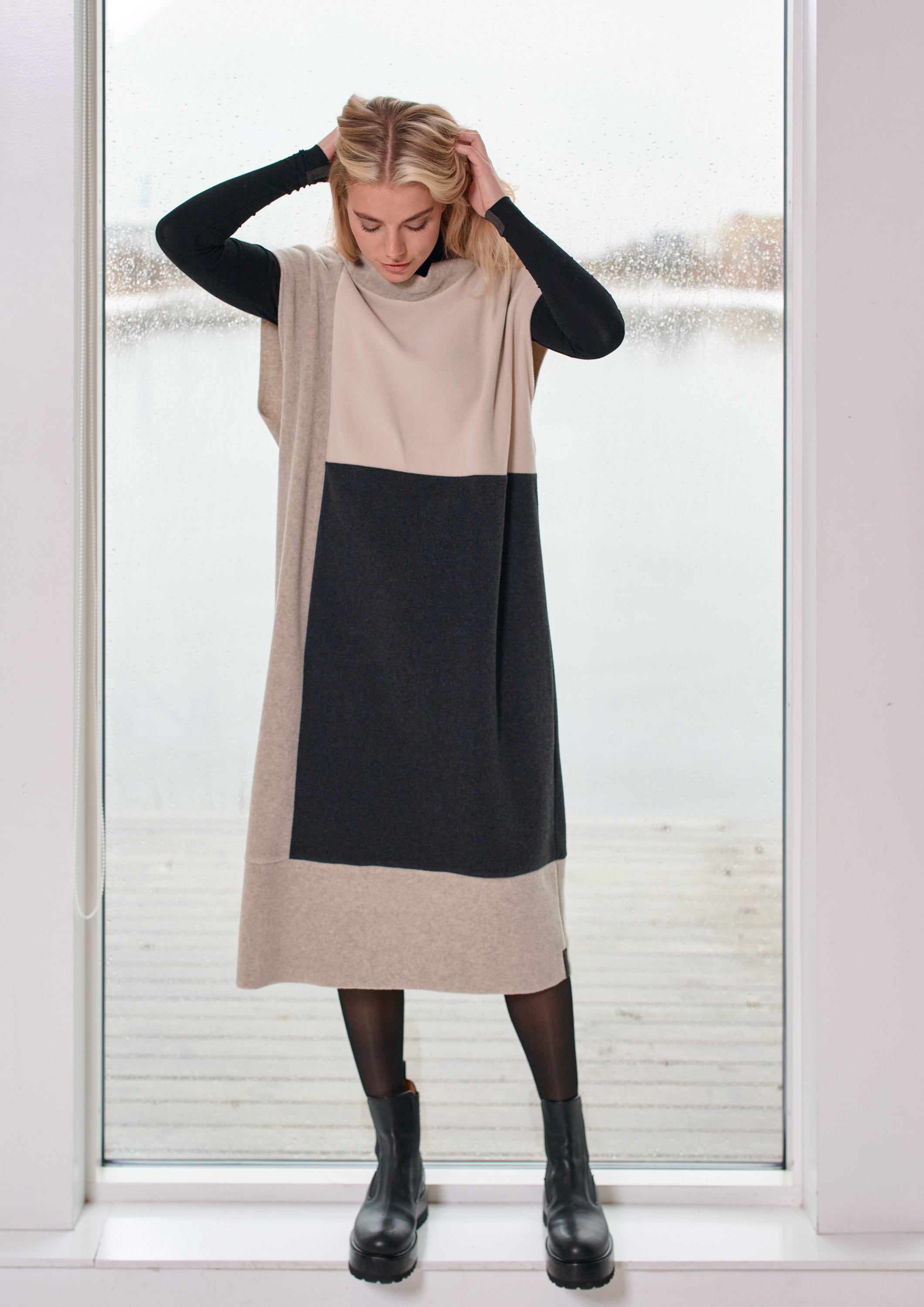 HENRIETTE STEFFENSEN COPENHAGEN TUNIC SLEEVELESS PATCH - 3241 TUNICS SOFT BLACK/SAND/KIT 117